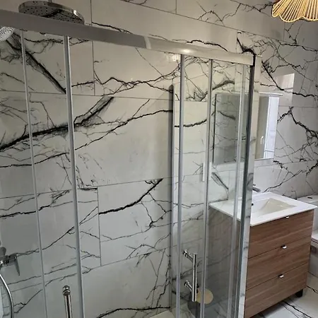 Le Fabuleux 3 Bedrooms Air Conditioning 6 People Apartman